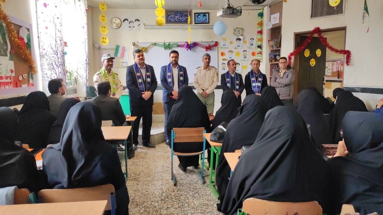 بازدید مدیر سازمان دانش‌آموزی خراسان شمالی از کلاس‌های ضمن خدمت سازمان‌دانش‌آموزی