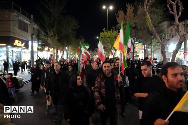 اجتماع باشکوهی فرهنگیان استان البرز در چهلم شهادت رهبر و دانش‌آموزان میناب
