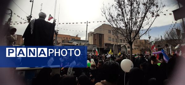 جلوه هایی از راهپیمایی جشن پیروزی انقلاب در شهر قم