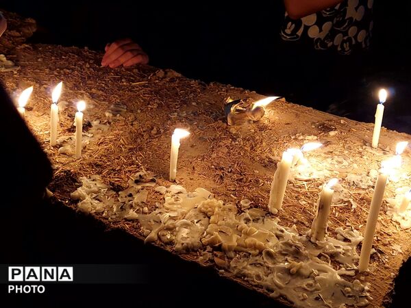 شمع ها هم‌نوا با خیمه‌ها در شامِ غریبان