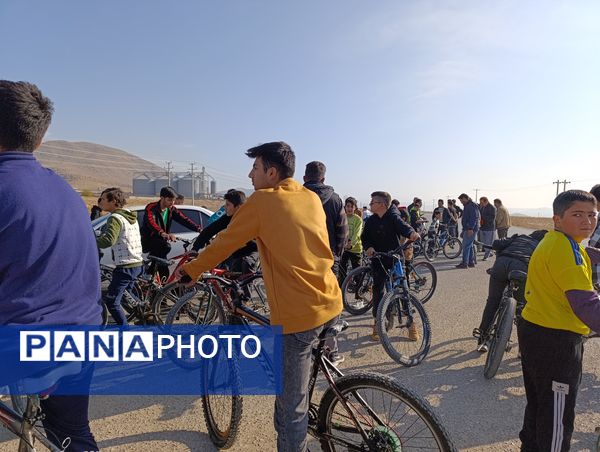برگزاری همایش دوچرخه‌سواری در آشخانه به‌مناسبت روز دانش‌آموز 