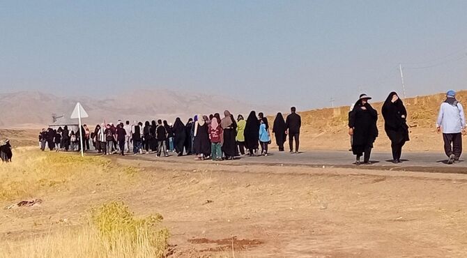 آغاز پیاده‌روی جاماندگان اربعین در دلفان با حضور گسترده عزاداران