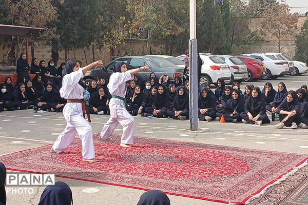المپیاد ورزشی درون مدرسه‌ای به مناسبت هفته تربیت‌بدنی در دبیرستان دخترانه فدک