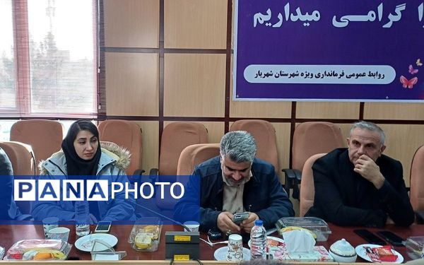 نشست صمیمی فرماندار شهریار با اصحاب رسانه و فعالان فضای مجازی