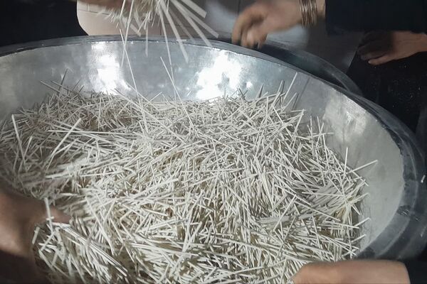 مراسم دهه فاطمیه و توزیع نذری 