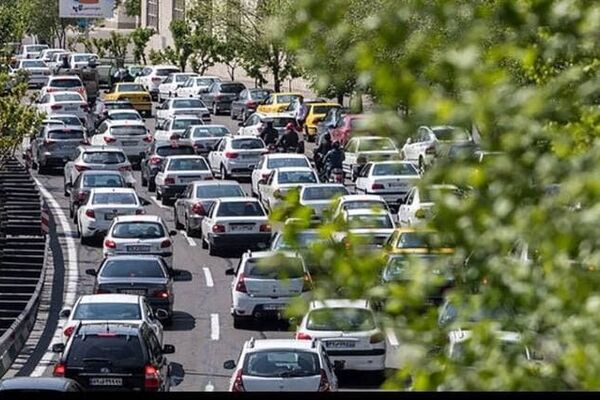 ترافیک پرحجم درجاده هراز و آزادراه‌های منتهی به پایتخت