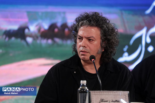 نشست نقد و بررسی فیلم «جهان مبهم هاتف» در چهل و چهارمین جشنواره ملی فیلم فجر