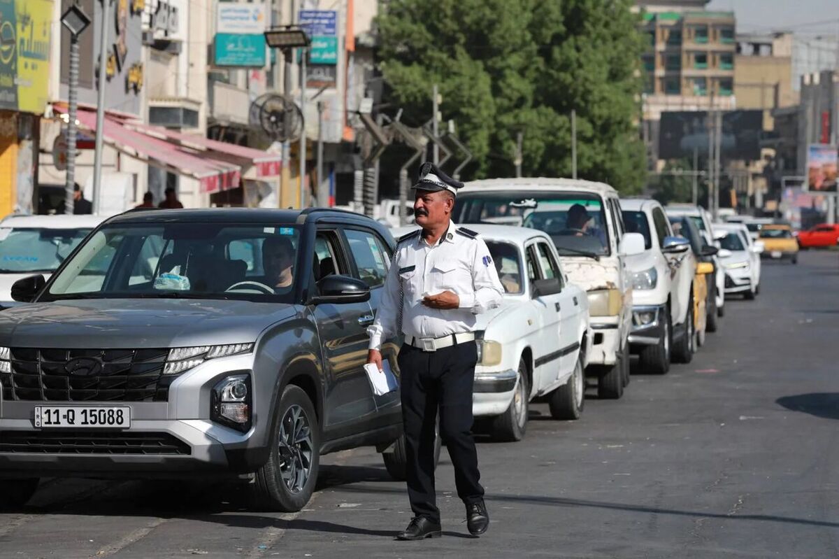 عراقی‌ها در صف سوخت؛ معضل فراگیر انرژی بر اثر جنگ تحمیلی آمریکا