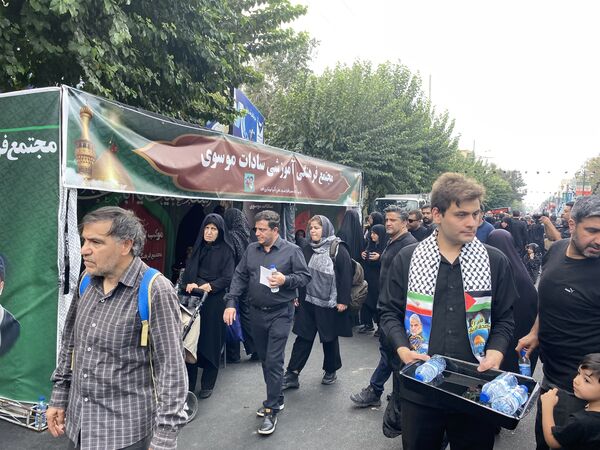 استقبال دلدادگان اباعبدالله الحسین (ع) از پیاده‌روی جاماندگان اربعین حسینی‌ 