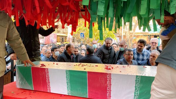 شکوه حضور فرهنگیان مناطق تهران در تشییع شهید گمنام