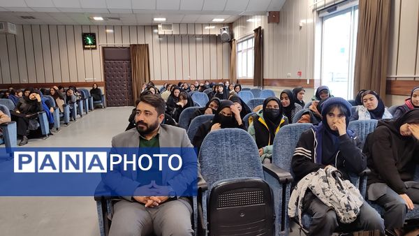 همایش انتخاب آگاهانه ویژه دانش آموزان پایه نهم ناحیه۷