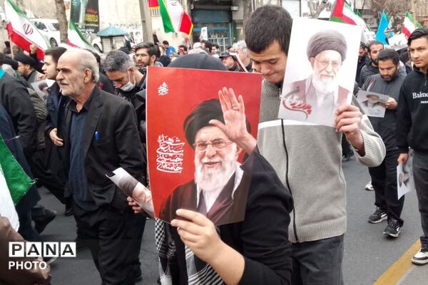 بیعت با سومین امام انقلاب در رودهن 