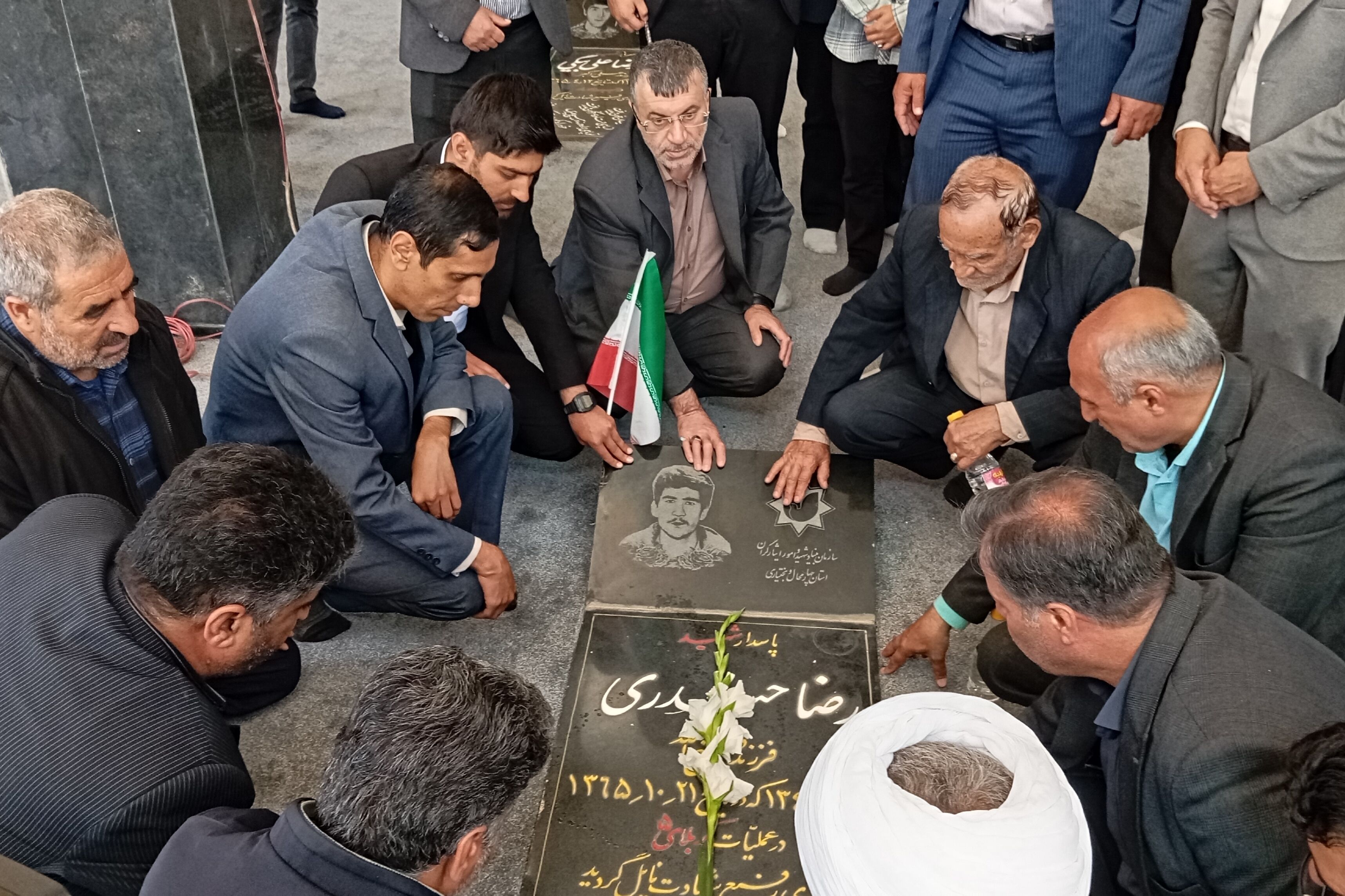 در سایه نام معلم؛ تجدید احترام به شهدای فرهنگی در گلزار مطهر شهدا شهر بن