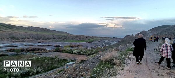 رویش شکوفه ها در روستای عیش آباد