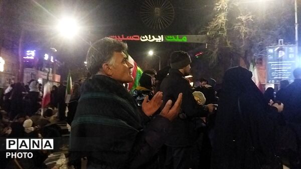 نیشابوری ها قرآن ها را به سر گرفتند-۱ 