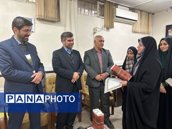  تقدیر از راهبران قطبی سازمان دانش اموزی شهرستانهای تهران