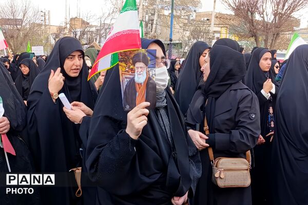 مراسم گرامیداشت چهلمین روز شهادت دانش‌آموزان میناب در شهرستان اسلام‌آباد غرب