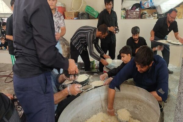 مراسم عزاداری و زنجیرزنی هیئات مذهبی شهر بار در روز تاسوعا حسینی 