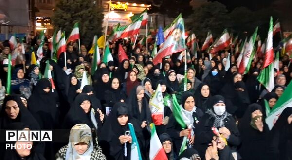 وحدت  رمز پیروزی مقابل دشمن 