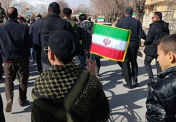 نمایش وحدت و ایستادگی در چهل‌و‌هفتمین سالگرد انقلاب در شهر سفیددشت 