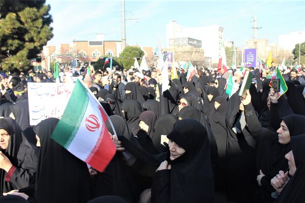 جلوه‌های حضور نوجوانان در راهپیمایی 22 دی مردم قم