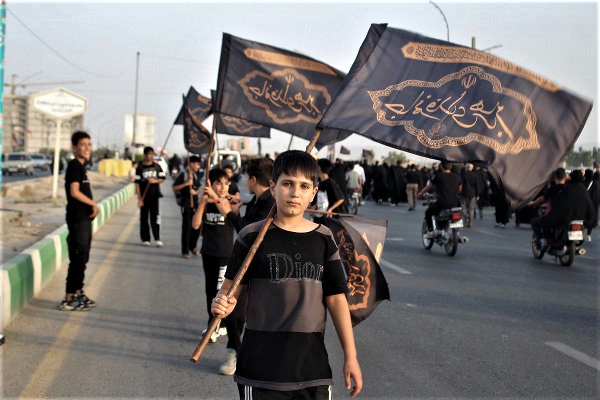 آیین پیاده‌روی اربعین حسینی در بلوار پیامبر اعظم(ص) قم