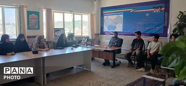  نشست هم اندیشی رئیس سازمان دانش آموزی کردستان با روسای شورای دانش‌آموزی مدارس کامیاران 