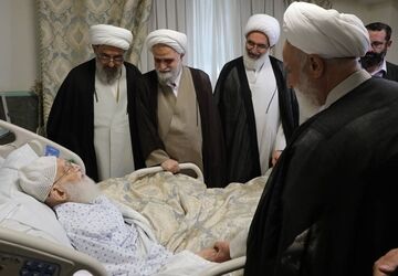 عیادت نمایندگان رهبر معظم انقلاب از آیت‌الله نوری همدانی