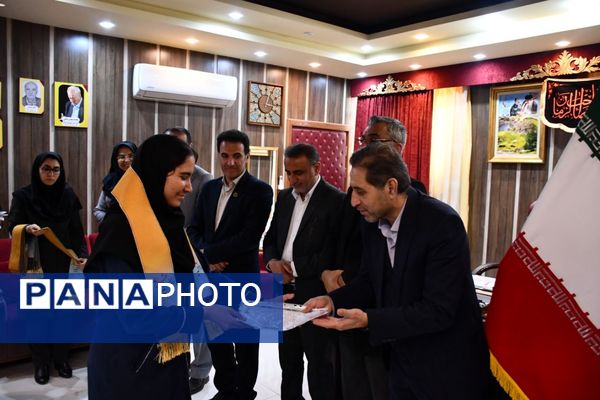 جلسه دانش‌آموزان نخبه عشایر فارس در طرح بنیاد پروفسور مهبودی