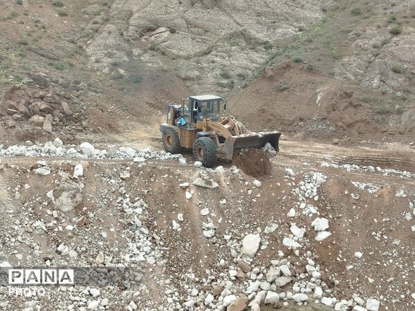 بازدید فرماندار کاشمر از معدن کائولن 