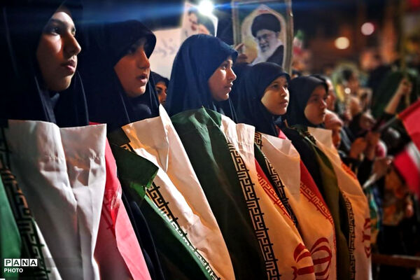 تجمع مردم داغدار ایران در هفتمین شب شهادت رهبر انقلاب 