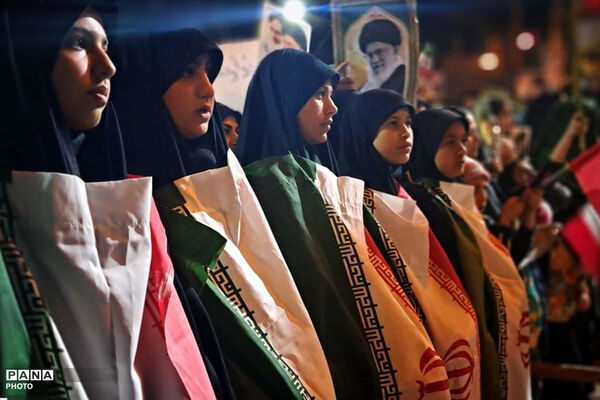 تجمع مردم داغدار ایران در هفتمین شب شهادت رهبر انقلاب 