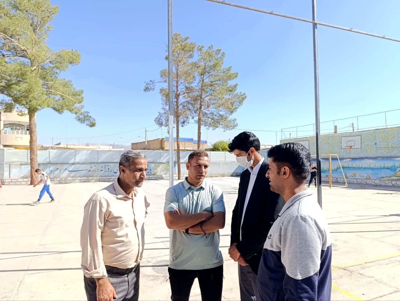 بازدید کارشناس تربیت بدنی شهرستان خلیل آباد از دبیرستان رئیس زاده 