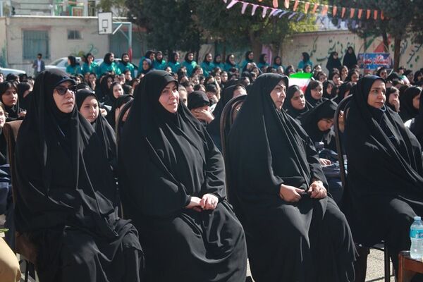 آیین نواختن زنگ بازگشایی مدارس در بهارستان‌2