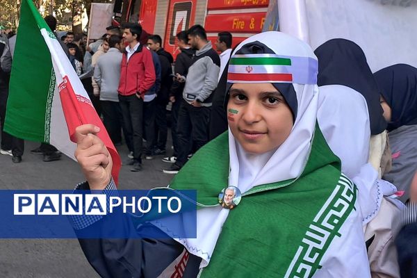 حضور پرشور دانش‌آموزان مدارس شهرستان دماوند، در راهپیمایی یوم‌الله ۱۳ آبان