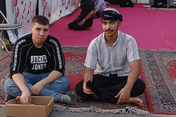 برپایی موکب «عشاق الحسین(ع)» سازمان دانش‌آموزی شهرستانهای تهران در مسیر زائران اربعین