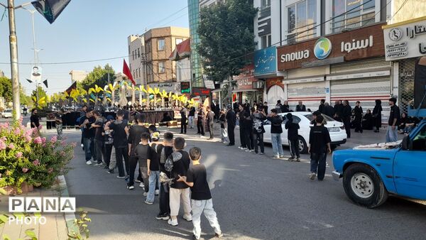 اجتماع باشکوه مردم در آیین عزاداری عصر عاشورای حسینی