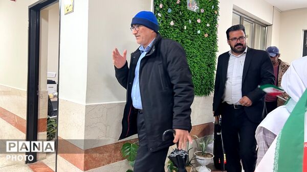 نهال‌ها در دبستان چلیچه به یاد شهدای مدرسه میناب می‌رویند