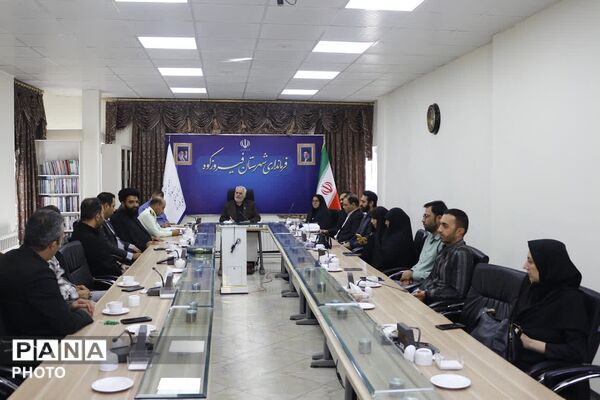 تجلیل فرماندار فیروزکوه از کارکنان حراست 