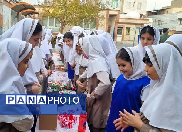 بازارچه دانش‌آموزی به‌مناسبت هفته بسیج دانش‌آموزی