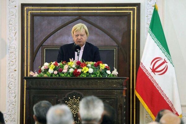علی حاتمی شاعر سینمای ایران است