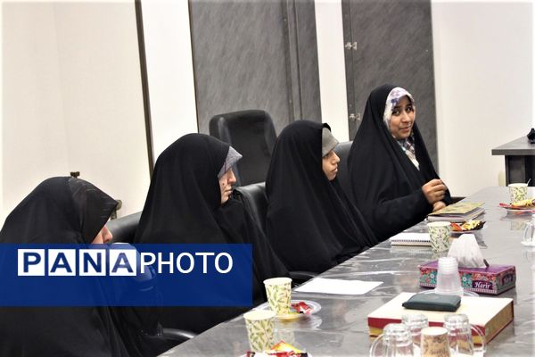 محفل شعر بانوان «رحیل» ویژه کودکان شهید 