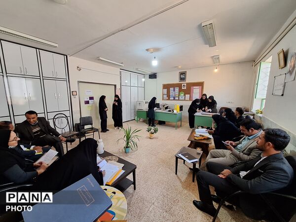 بازدید سرگروه‌ های آموزشی استان چهار محال و بختیاری از مدارس میانکوه