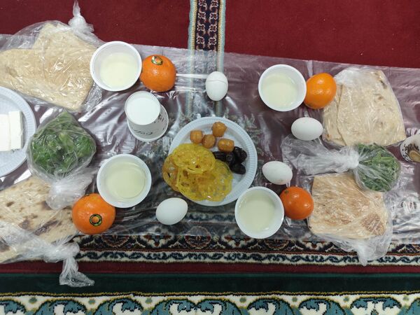 برپایی سفره افطار در دبیرستان امام علی(ع)ناحیه پنج 