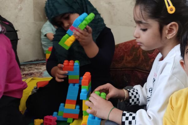 حضور پرشور دانش‌آموزان بیجار در نماز جمعه به‌مناسبت هفته دفاع مقدس