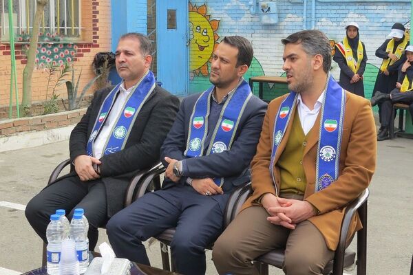 فجر دانش آموزی در قلبِ ری