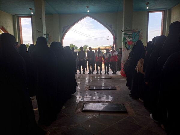 اعزام دانش‌آموزان دختران تنگستانی به اردوی راهیان نور