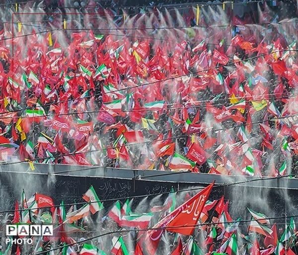 مصلی تهران در تسخیر موج همدلی؛ وداع باشکوه مردم با رهبر شهید