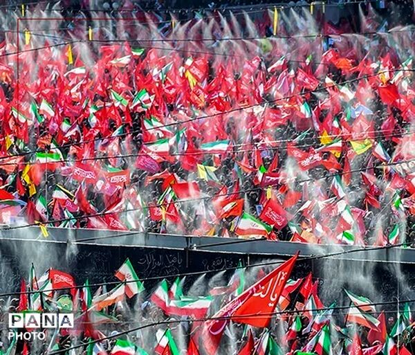 مصلی تهران در تسخیر موج همدلی؛ وداع باشکوه مردم با رهبر شهید
