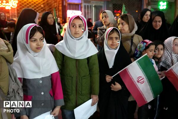 اجتماع بزرگ ریحانه‌های فاطمی در گرامیداشت شهدای میناب